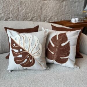 KIT C/ 4 CAPAS 45X45 SENDO DUAS LISAS E DUAS BORDADAS EM APLICAÇÃO - CHOCOLATE