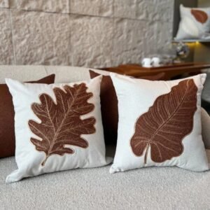 KIT C/ 4 CAPAS 45X45 SENDO DUAS LISAS E DUAS BORDADAS EM APLICAÇÃO - CHOCOLATE