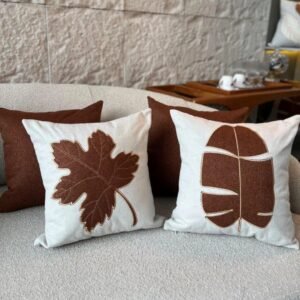 KIT C/ 4 CAPAS 45X45 SENDO DUAS LISAS E DUAS BORDADAS EM APLICAÇÃO - CHOCOLATE