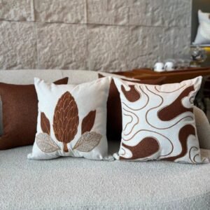KIT C/ 4 CAPAS 45X45 SENDO DUAS LISAS E DUAS BORDADAS EM APLICAÇÃO - CHOCOLATE
