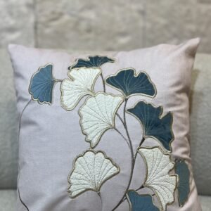 CAPA AVULSA EM VELUDO WOLF 45X45 BORDADA E APLICAÇÃO  EM VELUDO AZUL THIFFANY