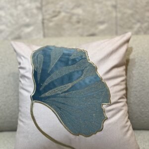 CAPA AVULSA EM VELUDO WOLF 45X45 BORDADA E APLICAÇÃO  EM VELUDO AZUL THIFFANY