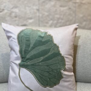 CAPA AVULSA EM VELUDO WOLF 45X45 BORDADA E APLICAÇÃO EM VELUDO VERDE MENTA