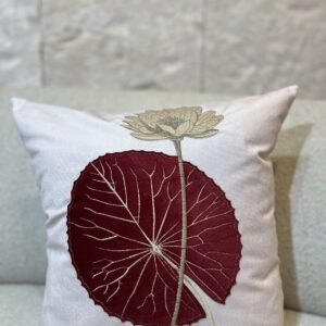 CAPA AVULSA EM VELUDO WOLF 45X45 BORDADA E APLICAÇÃO  EM VELUDO BORDO